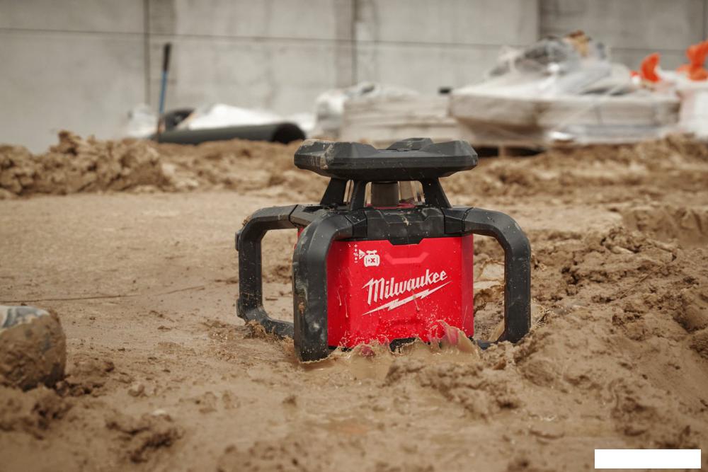 Лазерный нивелир Milwaukee M18 RLOHV1200-501C 4933493204 (с 1-им АКБ, кейс)