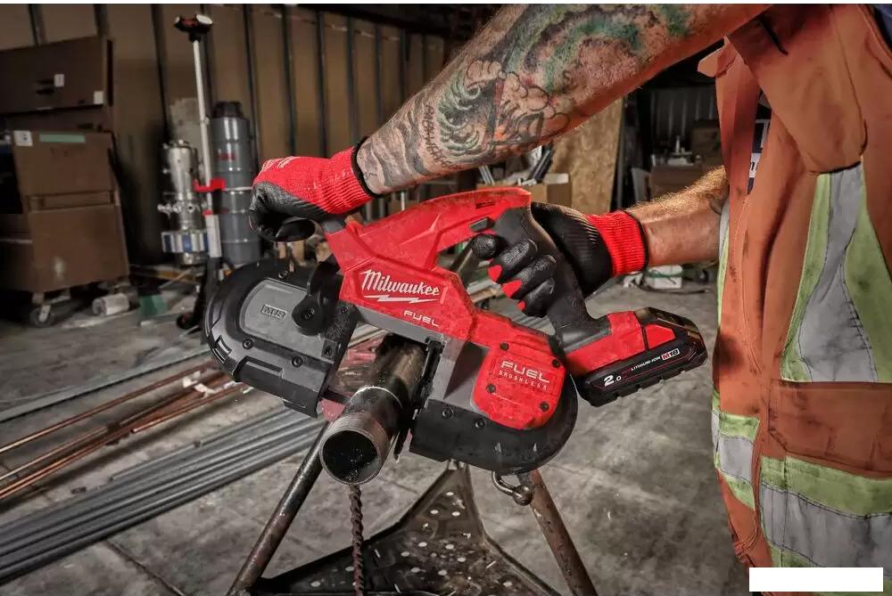 Ленточная пила Milwaukee Fuel M18 FBS85-202C 4933471497 (с 2-мя АКБ, кейс)