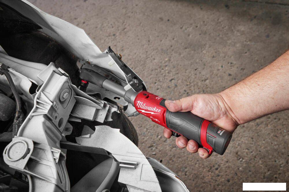 Трещотка Milwaukee M12 FUEL M12FHIR38LR-0 4933480791 (без АКБ)