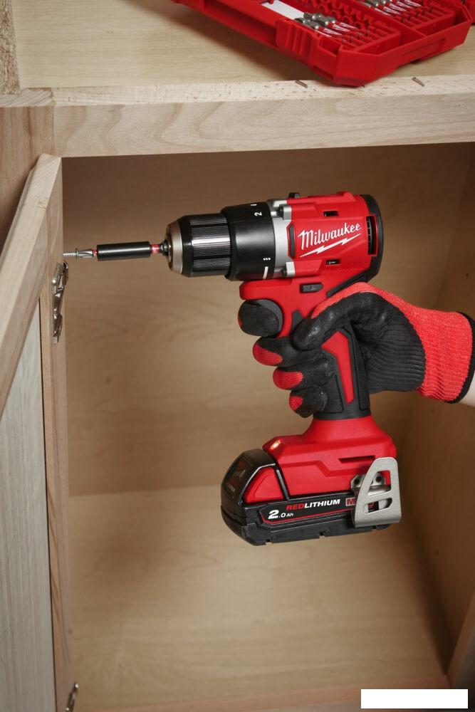 Дрель-шуруповерт Milwaukee M18 M18BLDDRC-402C 4933492834 (с 2-мя АКБ 4 Ач, кейс)