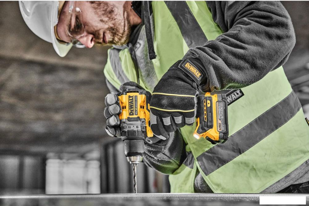 Дрель-шуруповерт DeWalt DCD800E1T (с 1-им АКБ 1.7 Ач, кейс)
