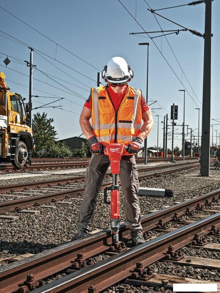 Гайковерт Milwaukee M18 FUEL M18FHIWF1R-0C 4933493140 (без АКБ, кейс)