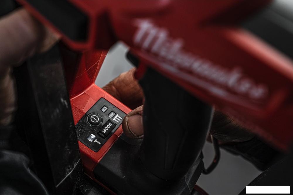 Milwaukee M18 FN16GA-202X Fuel 4933478092 (с 2-мя АКБ, кейс)
