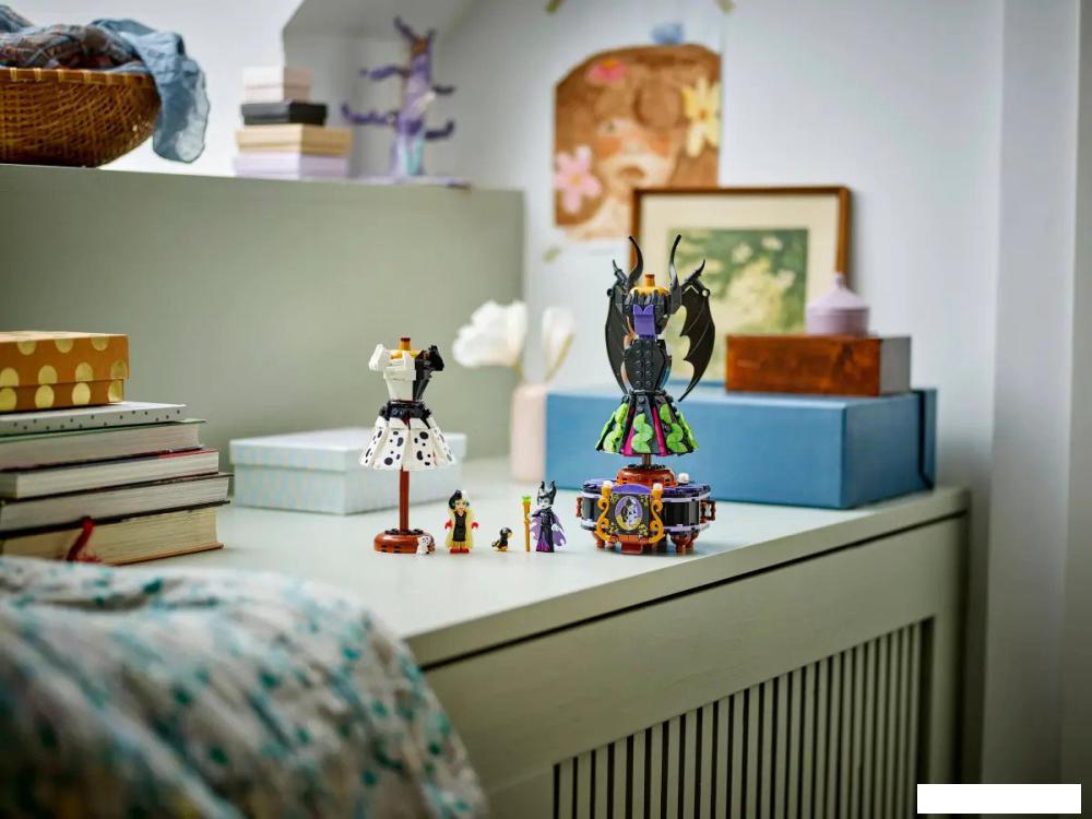 Конструктор LEGO Disney Princess Платья Малефисенты и Круэллы Де Виль 43262