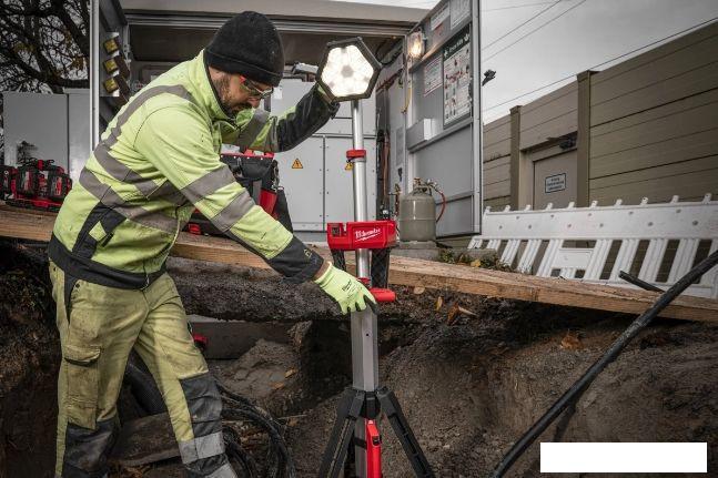 Фонарь Milwaukee M18 SAL2-0 4933492486 (без АКБ)