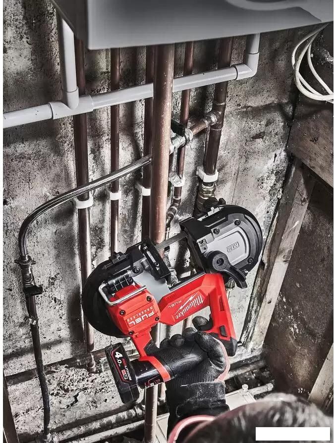 Ленточная пила Milwaukee Fuel M12 FBS64-402C 4933478441 (с 2-мя АКБ, кейс)