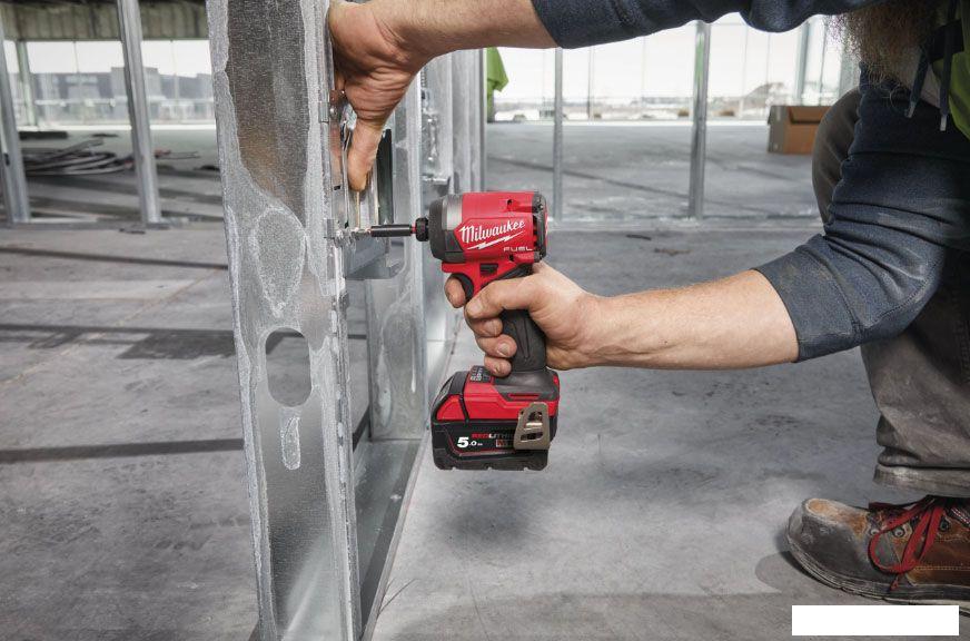 Винтоверт Milwaukee M18 FUEL M18FID3-0X 4933479864 (без АКБ, кейс)