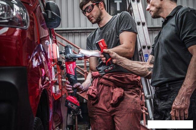 Фонарь Milwaukee M12 CML-401 (с 1-им АКБ)