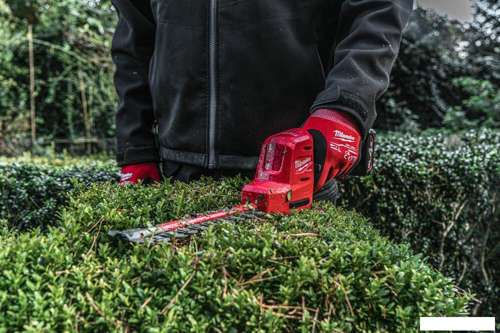 Кусторез Milwaukee M12 FUEL M12FHT20-0 4933479675 (без АКБ)