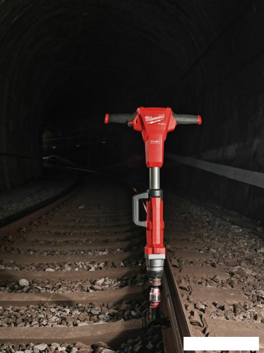 Гайковерт Milwaukee M18 FUEL M18FHIWF1R-0C 4933493140 (без АКБ, кейс)