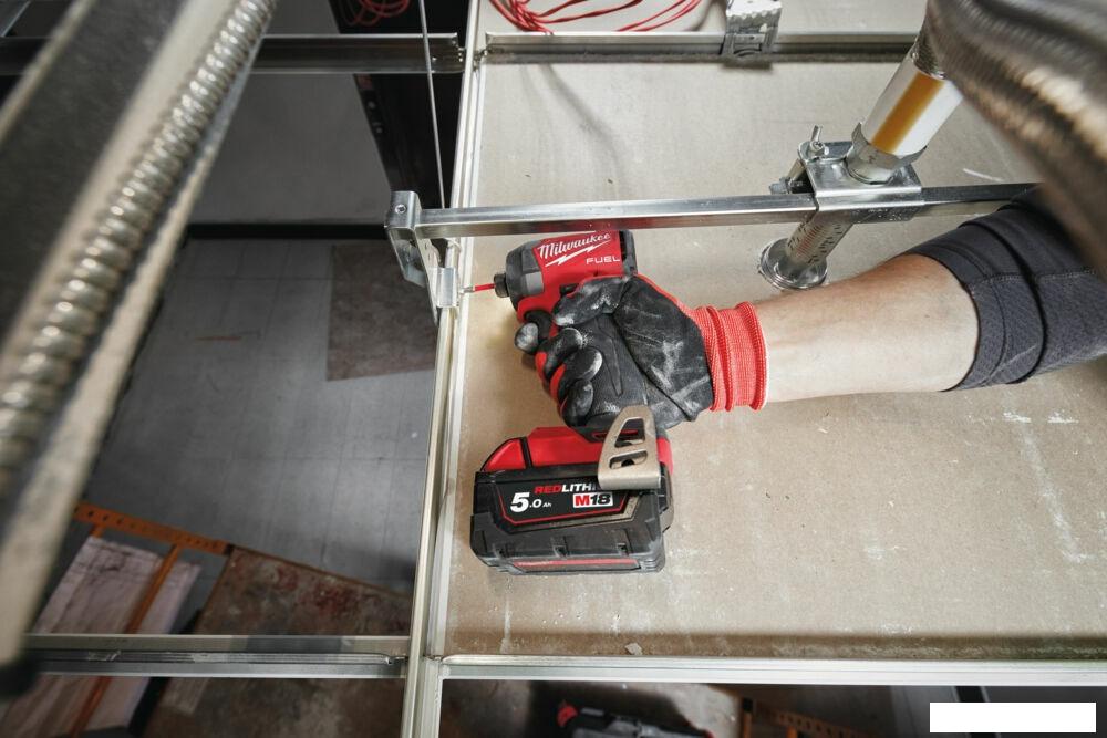 Винтоверт Milwaukee M18 FUEL M18FID3-0 4933498061 (без АКБ)