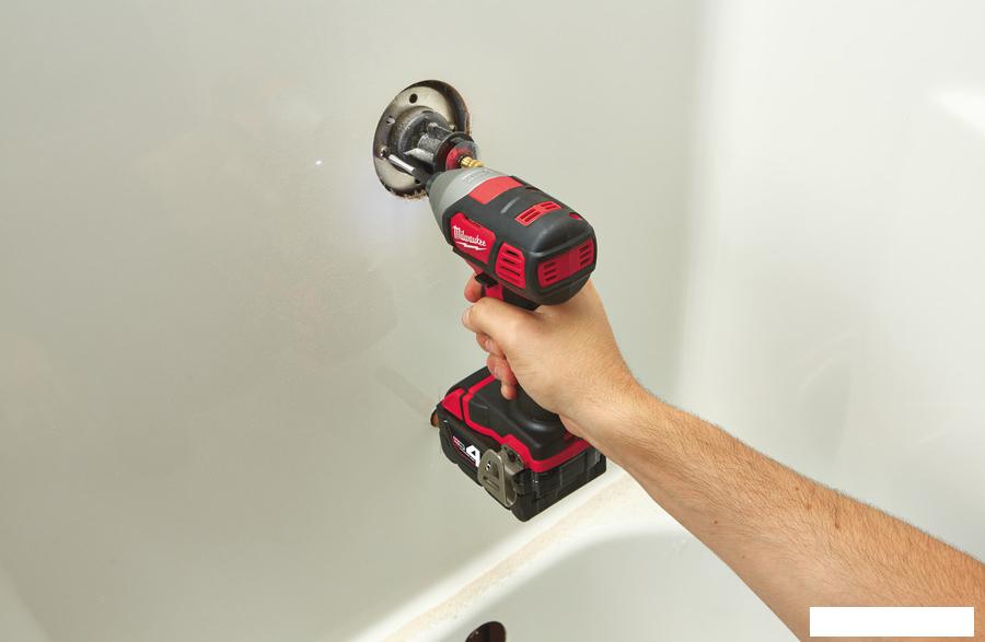 Винтоверт Milwaukee M18 BID-402C 4933443580 (с 2-мя АКБ, кейс)