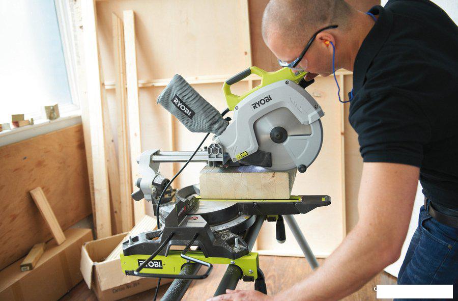 Торцовочная пила Ryobi EMS254L