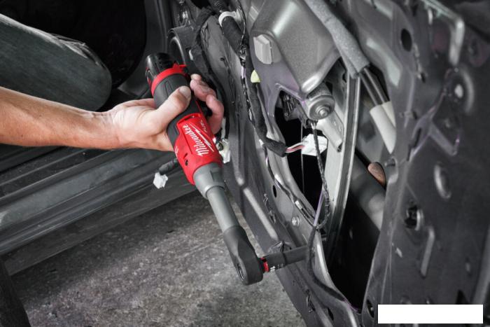 Трещотка Milwaukee M12 FUEL M12FHIR38LR-0 4933480791 (без АКБ)