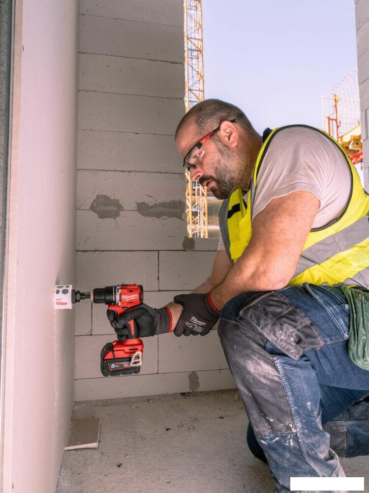 Дрель-шуруповерт Milwaukee M18 M18BLDDRC-402C 4933492834 (с 2-мя АКБ 4 Ач, кейс)