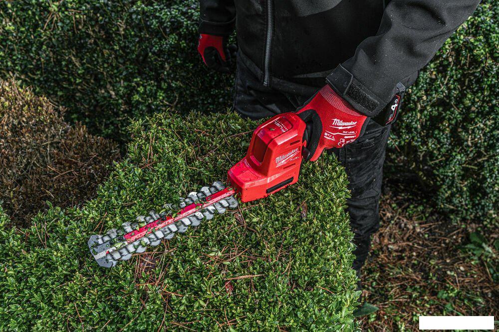 Кусторез Milwaukee M12 FUEL M12FHT20-0 4933479675 (без АКБ)