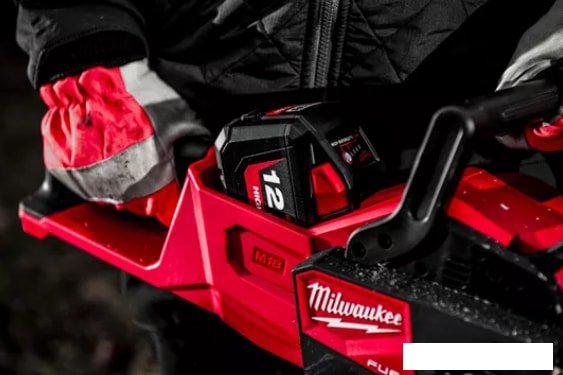 Аккумуляторная пила Milwaukee M18 FCHSC-0 (без АКБ)