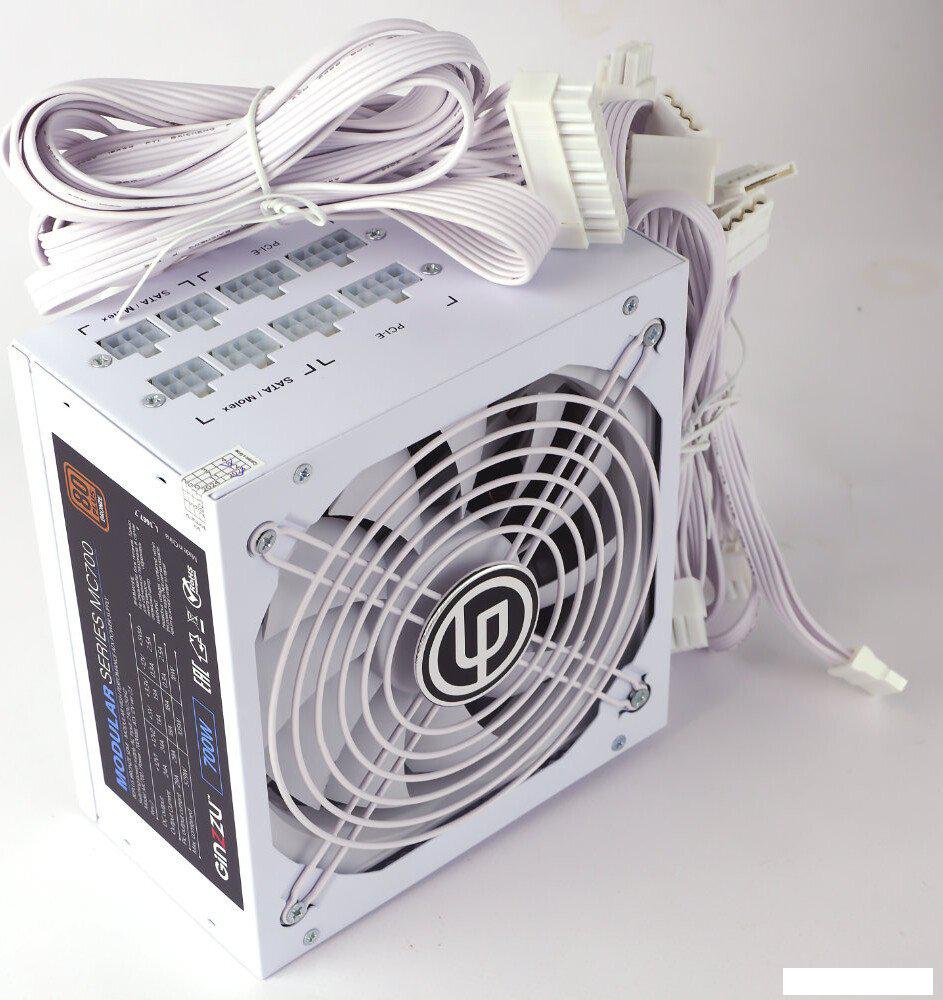 Блок питания Ginzzu MC700 (белый)