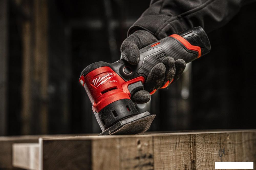 Дельташлифмашина Milwaukee M12FDSS-422X 4933479681 (с 2-мя АКБ 2 Ач, 4 Ач)