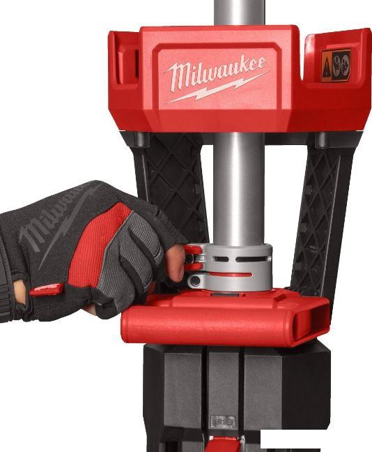 Фонарь Milwaukee M18 SAL2-0 4933492486 (без АКБ)