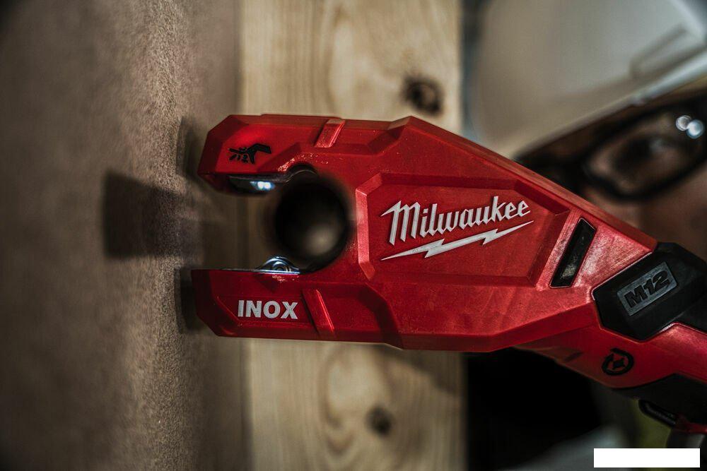Труборез Milwaukee M12 PCSS-202C 4933479242 (с 2-мя АКБ, кейс)