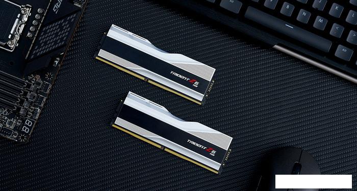 Оперативная память G.Skill Trident Z5 RGB 2x32ГБ DDR5 6400МГц F5-6400J3239G32GX2-TZ5RS