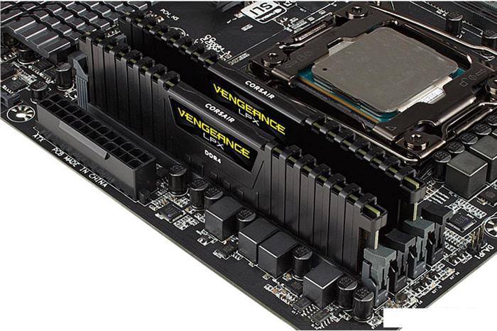 Оперативная память Corsair Vengeance LPX 2x16ГБ DDR4 3600 МГц CMK32GX4M2D3600C18