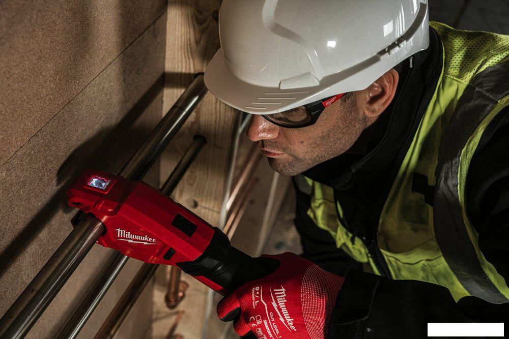Труборез Milwaukee M12 PCSS-202C 4933479242 (с 2-мя АКБ, кейс)