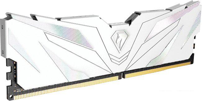 Оперативная память Netac Shadow II White 16ГБ DDR4 2666 МГц NTSWD4P26SP-16W