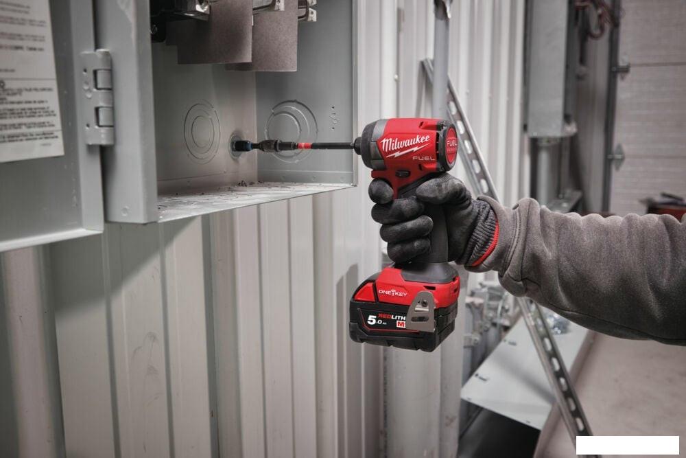 Винтоверт Milwaukee M18 FUEL M18ONEID3-502X 4933492804 (с 2-мя АКБ, кейс)