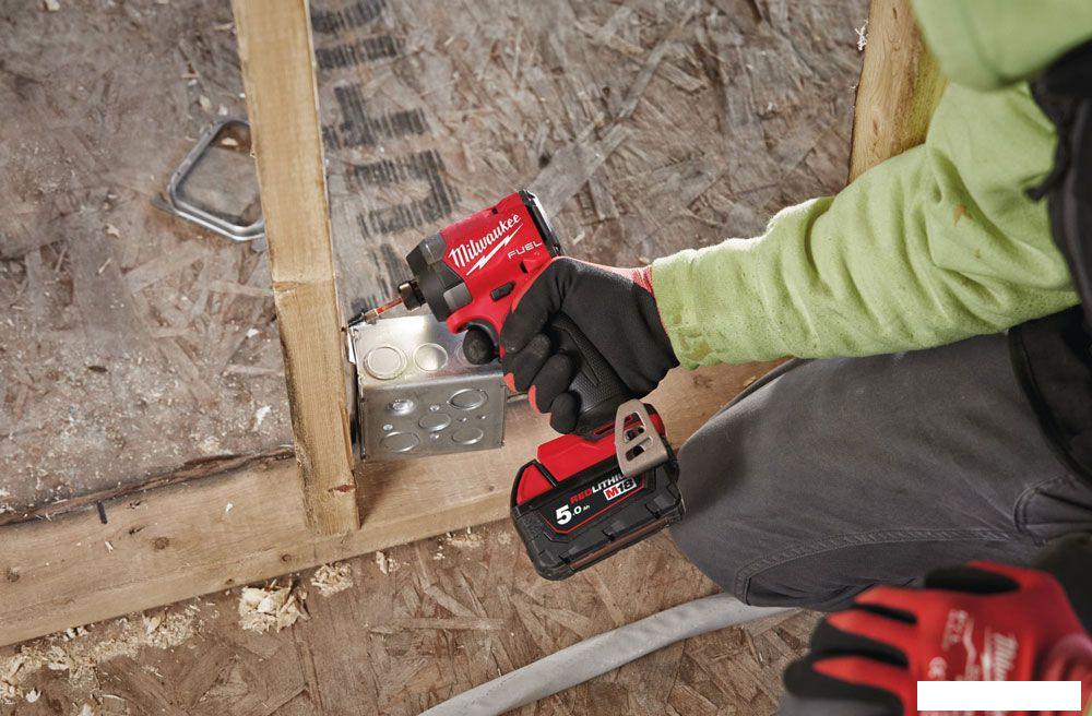 Винтоверт Milwaukee M18 FUEL M18FID3-0X 4933479864 (без АКБ, кейс)