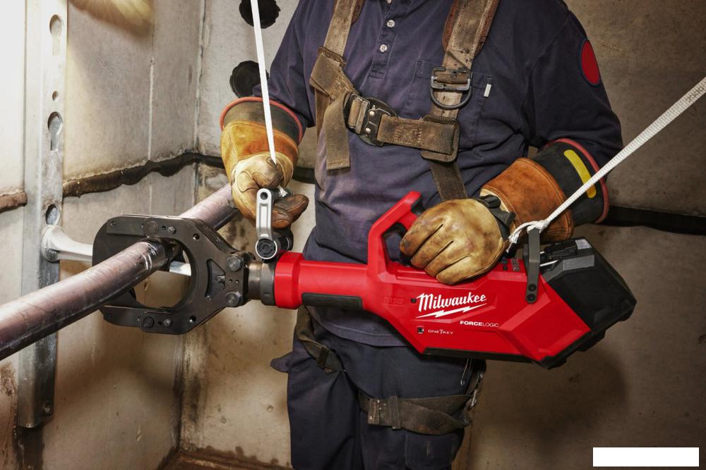 Кабелерез Milwaukee M18 HSFC125R-802C 4933492421 (с 2-мя АКБ, кейс)