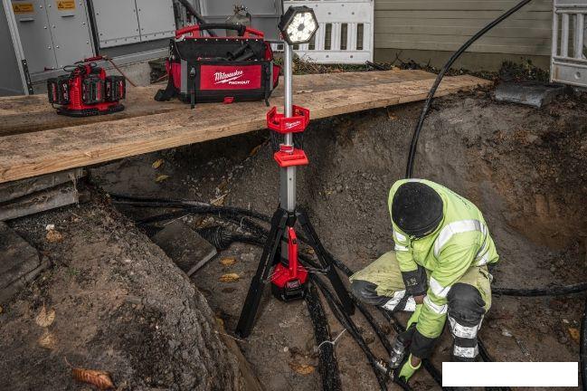 Фонарь Milwaukee M18 SAL2-0 4933492486 (без АКБ)