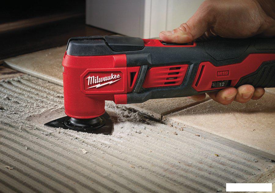 Реноватор Milwaukee M18 BMT-0 4933446203 (без АКБ)
