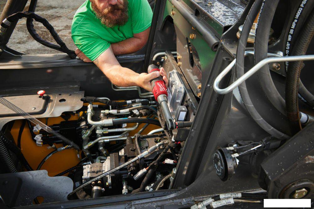 Трещотка Milwaukee M12 FUEL M12FHIR38LR-0 4933480791 (без АКБ)