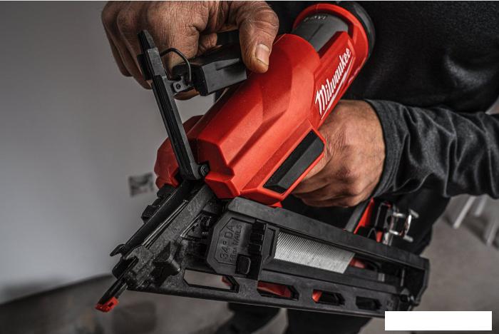 Гвоздезабиватель Milwaukee M18 FN15GA-0X Fuel 4933478091 (без АКБ, кейс)