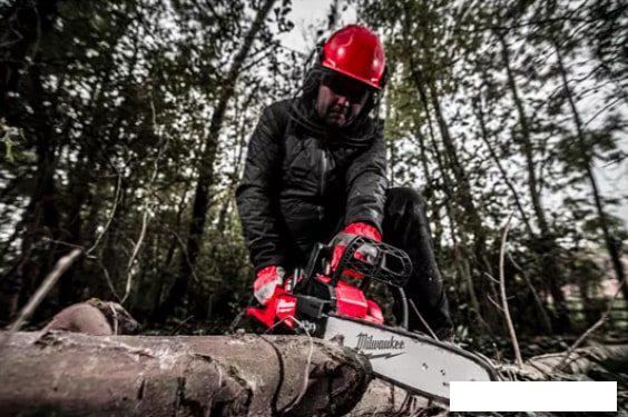 Аккумуляторная пила Milwaukee M18 FCHSC-0 (без АКБ)