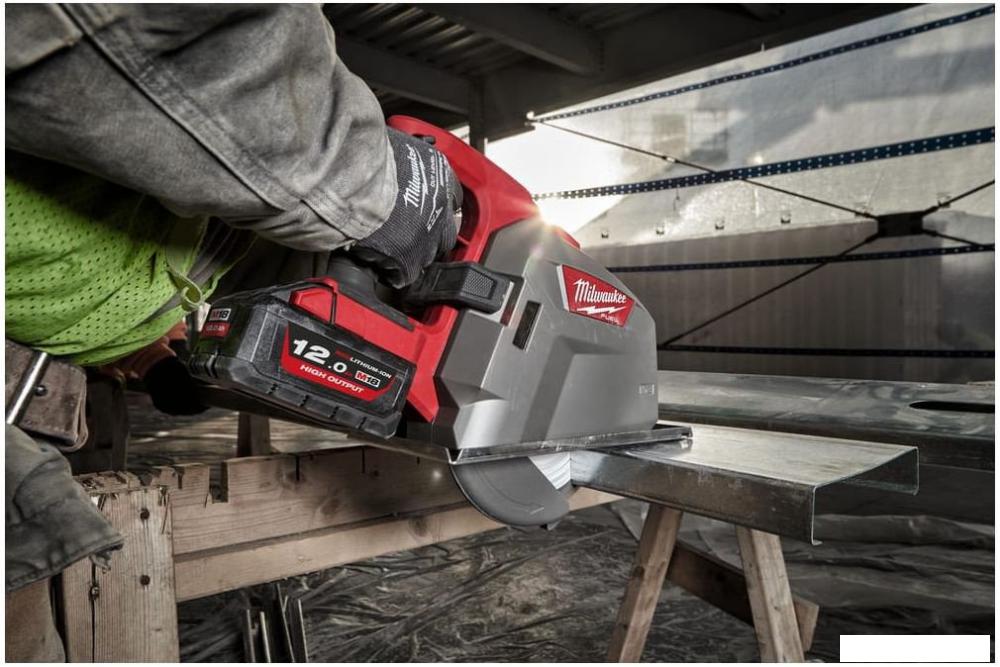 Дисковая (циркулярная) пила Milwaukee Fuel M18 FMCS66-0C 4933472110 (без АКБ, кейс)