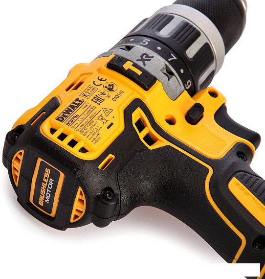 Ударная дрель-шуруповерт DeWalt DCD796D2 (с 2-мя АКБ 2 Ah)