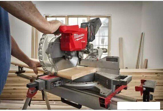 Торцовочная пила Milwaukee M18 FMS305-121-II 4933499181 (с 1-им АКБ)
