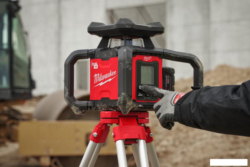 Лазерный нивелир Milwaukee M18 RLOHV1200-501C 4933493204 (с 1-им АКБ, кейс)