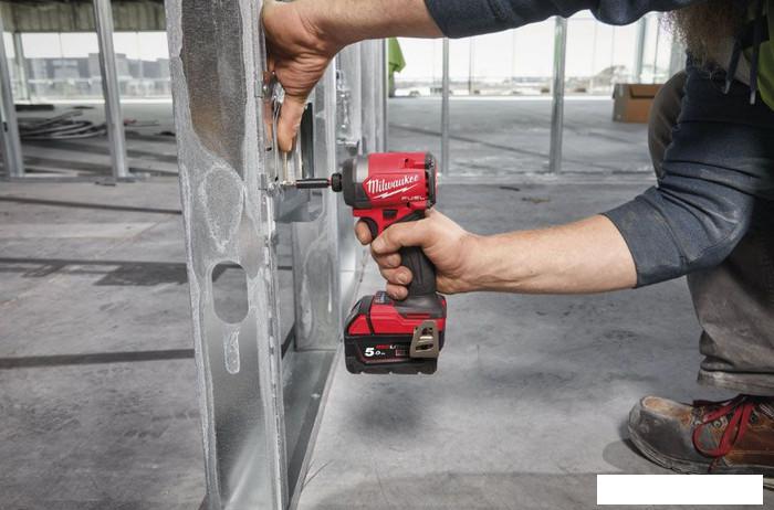 Винтоверт Milwaukee M18 FUEL M18FID3-0X 4933479864 (без АКБ, кейс)