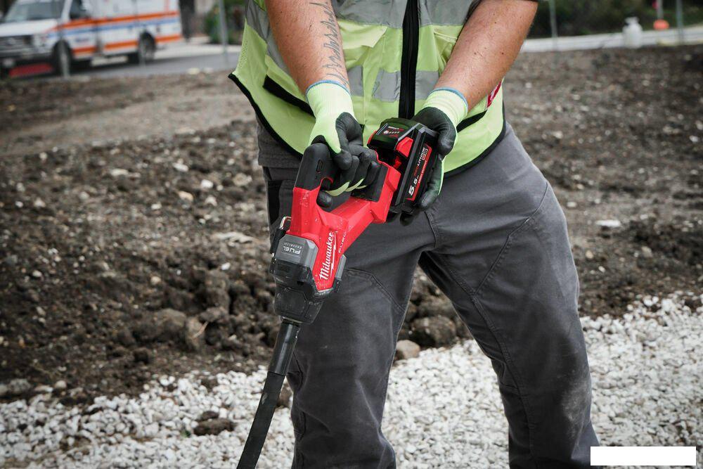 Вибратор глубинный Milwaukee M18 FUEL M18FCVN24-0 4933479599 (без АКБ)