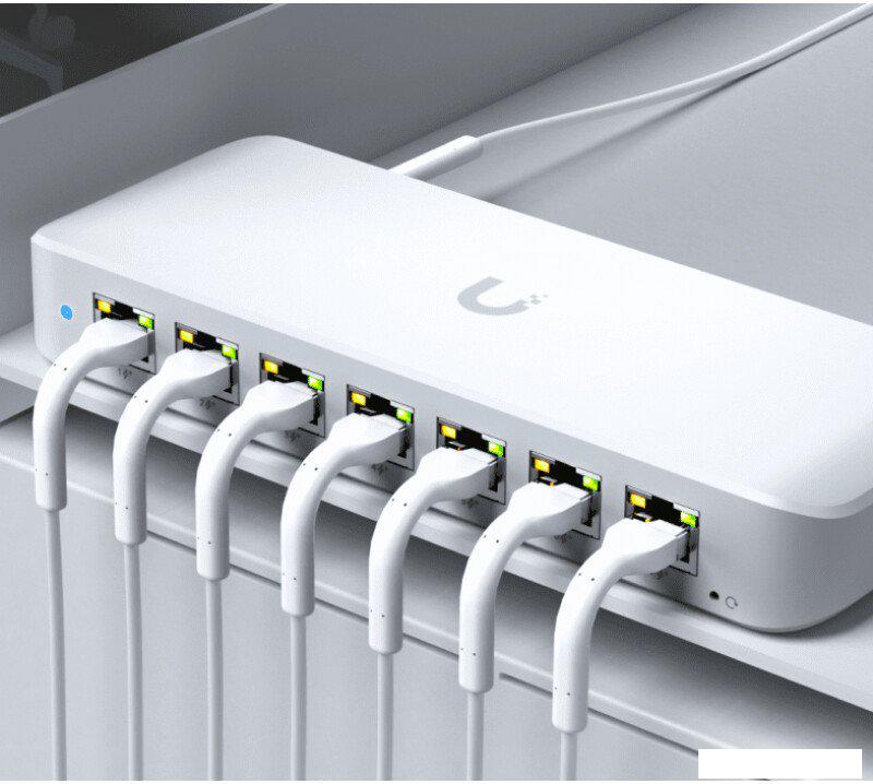 Управляемый коммутатор 2-го уровня Ubiquiti UniFi Switch Ultra 210W