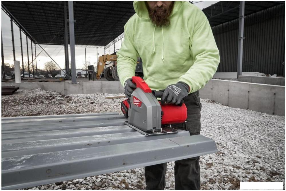 Дисковая (циркулярная) пила Milwaukee Fuel M18 FMCS66-0C 4933472110 (без АКБ, кейс)