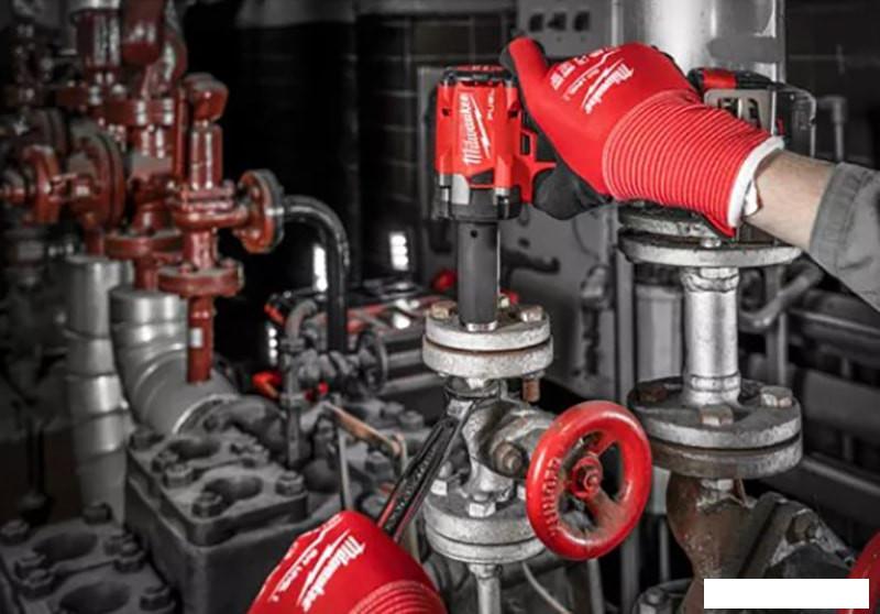 Гайковерт Milwaukee M18 FIW2P12-502X 4933478447 (с 2-мя АКБ, кейс)