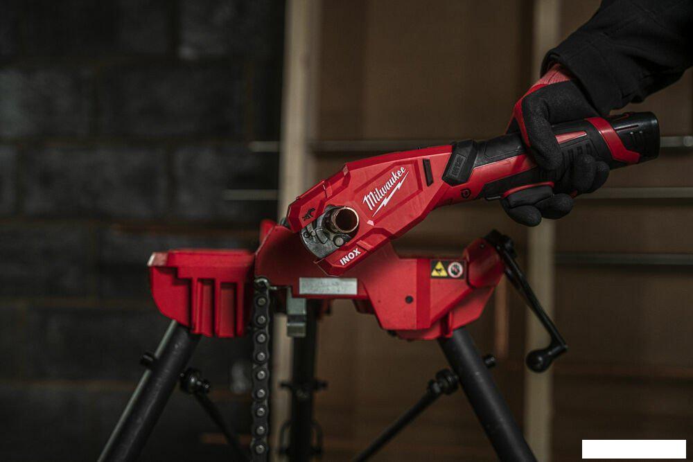 Труборез Milwaukee M12 PCSS-202C 4933479242 (с 2-мя АКБ, кейс)