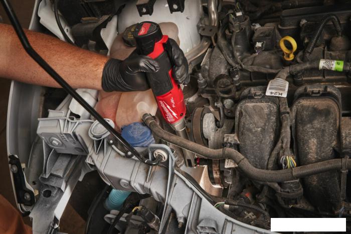 Трещотка Milwaukee M12 FUEL M12FHIR38LR-0 4933480791 (без АКБ)