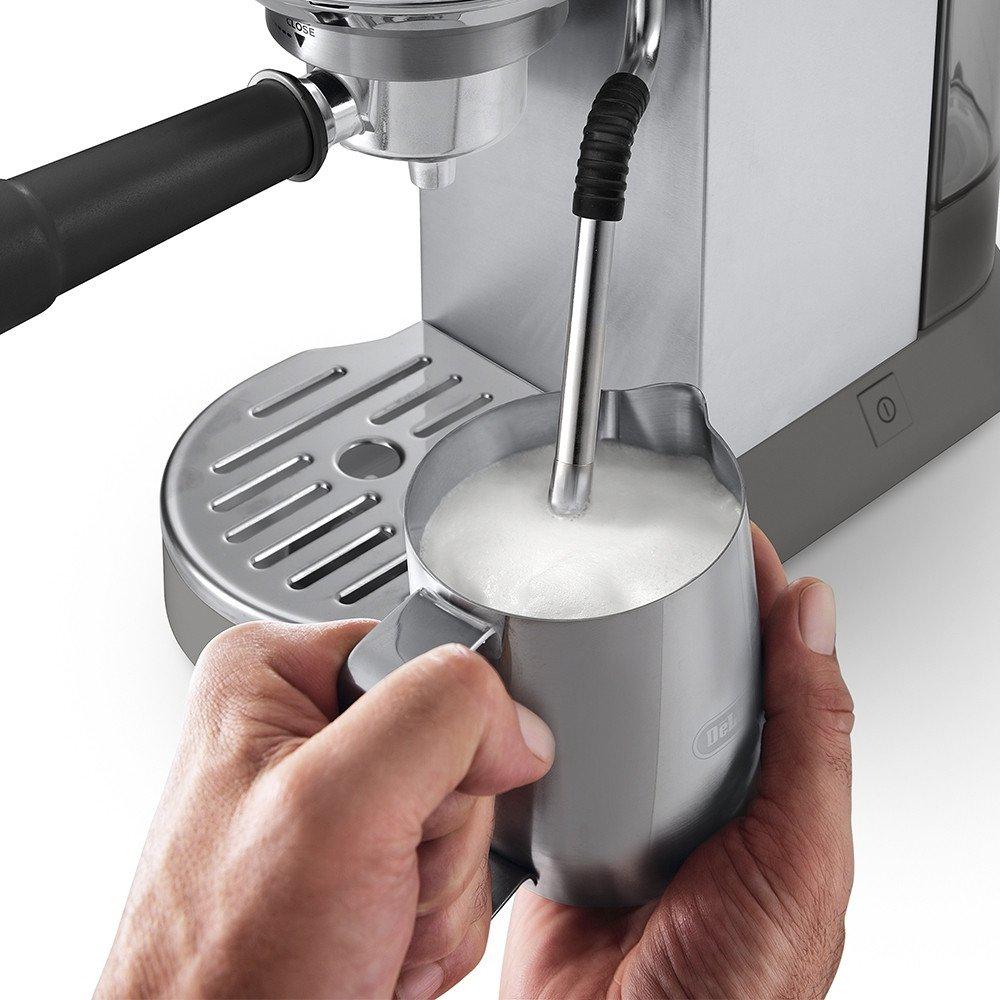 Рожковая кофеварка DeLonghi Dedica EC890.M
