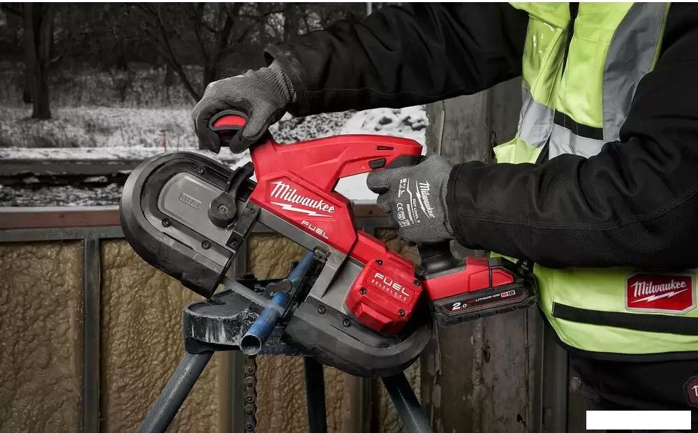 Ленточная пила Milwaukee Fuel M18 FBS85-202C 4933471497 (с 2-мя АКБ, кейс)